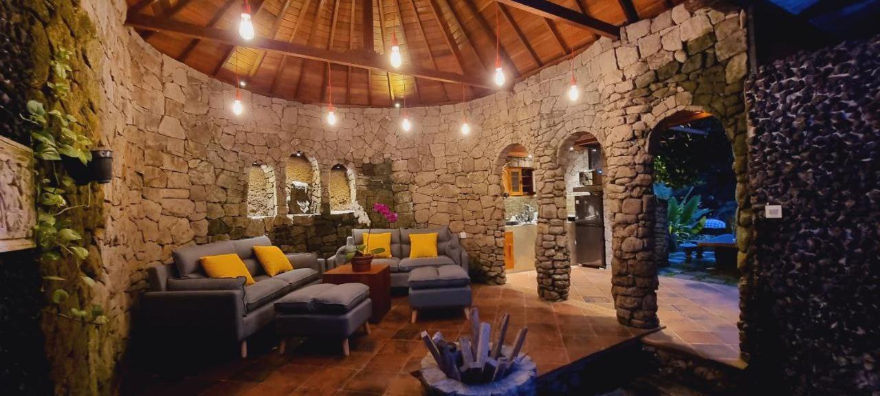 Avalon Ubud Castle & Spa Екстериор снимка