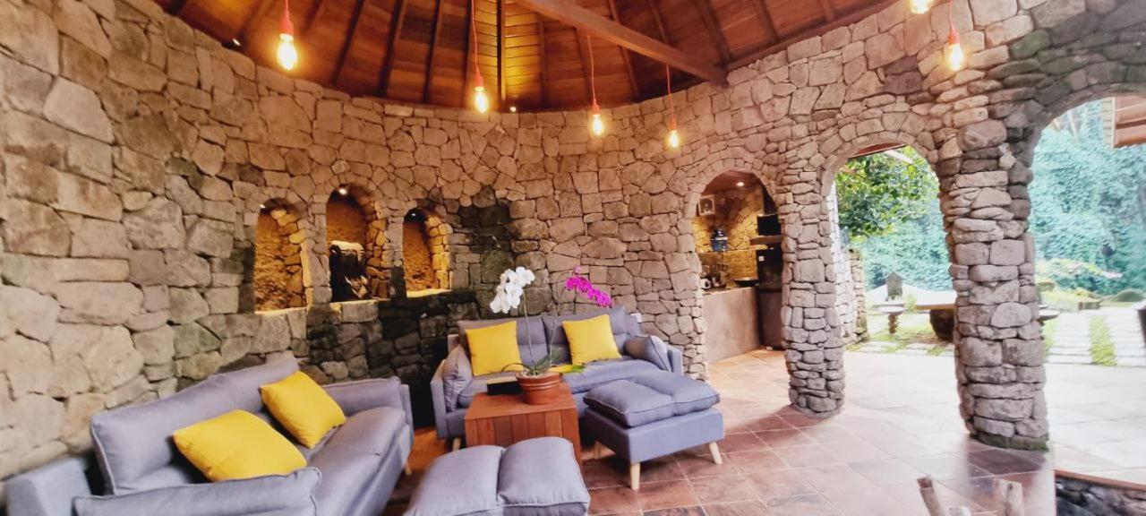 Avalon Ubud Castle & Spa Екстериор снимка
